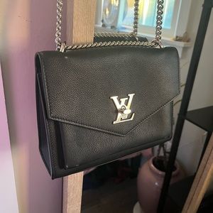 Black lock me bag